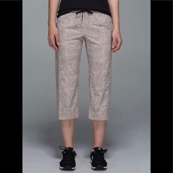 Lululemon Step Lively Crop Pant size 4 - Picture 3 of 12